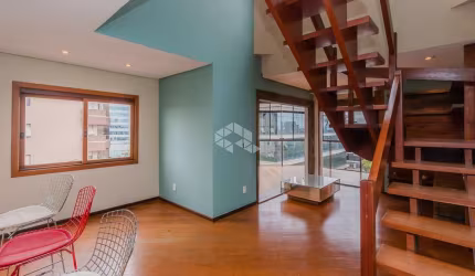 Cobertura duplex semimobiliada, 202 m2, 2 dormitórios sendo 1 suíte, vista para o Guaíba