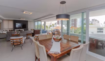 APARTAMENTO DE 230 M² COM 3 SUÍTES E 3 VAGAS NO BAIRRO MENINO DEUS.