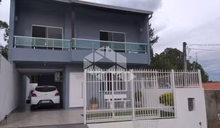 Sobrado de 150 m², casa toda em porcelanato e gesso.