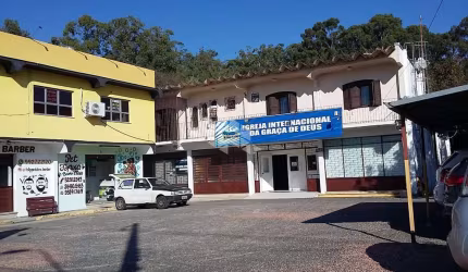 PAVILHÃO COM LOJAS, SALAS E APARTAMENTO!