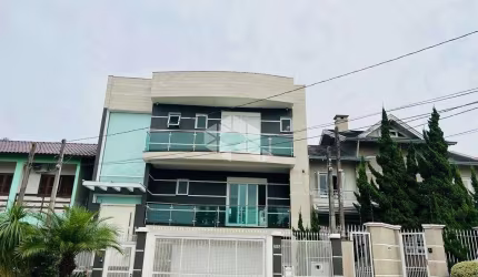Luxuosa Casa Mobiliada no Jardim Leopoldina: 362 m² com 4 Dormitórios, Piscina e Garagem para 5 Carros