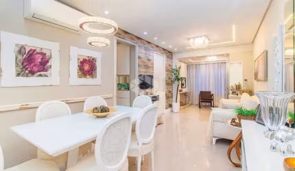 Apartamento reformado e mobiliado espera por você!