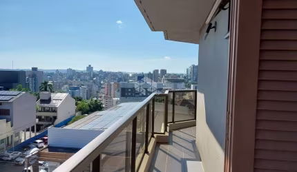 Apartamento de três dormitórios na cidade alta.