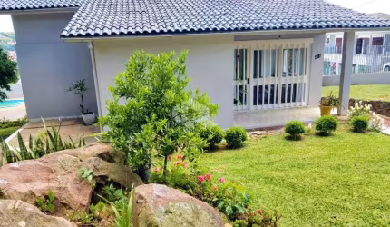 Casa no Santa Helena 03 dormitórios 01 suíte e com Piscina