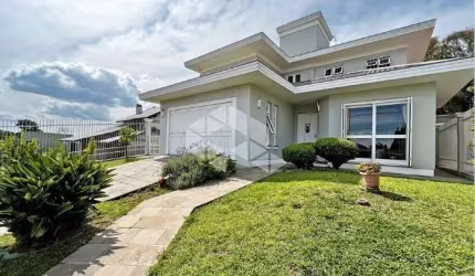 casa com piscina, 3 dormitórios (01 suíte) e 2 vagas de garagem