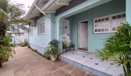 Vende-se excelente casa de 3 dormitórios semi mobiliada