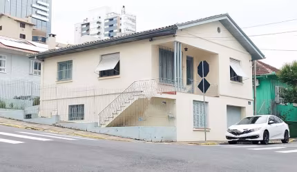 Casa de Esquina com 2 Pavimentos