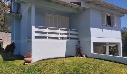 Casa com amplo terreno com 04 dormitórios no São João