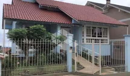 Linda Casa de 240m² próxima a Faculdade Cenecista