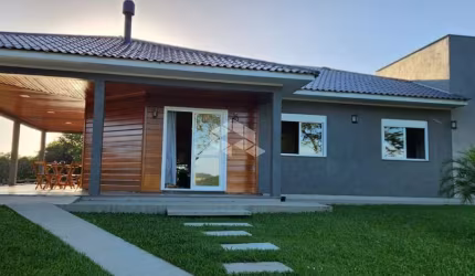 SÍTIO COM PISCINA, CASA DE 3 DORMITÓRIOS, SENDO 1 SUÍTE COM CLOSET