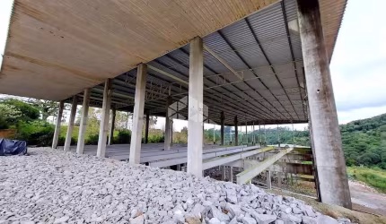 Pavilhões na BR 470