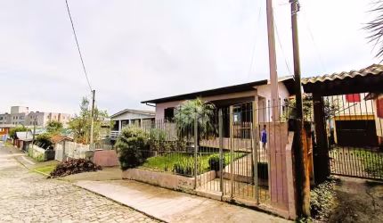 Casa em Alvenaria com 03 dormitórios próxima ao quartel