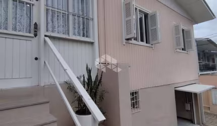 Casa bem localizada
