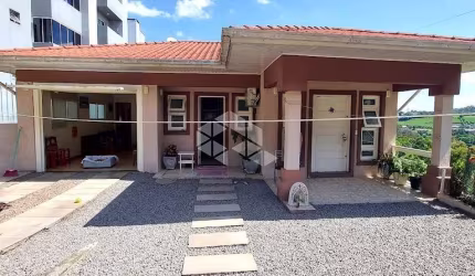 Casa averbada em São Roque com 3 quartos