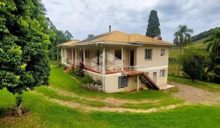 chácara com casa e quiosque em Linha Paulina