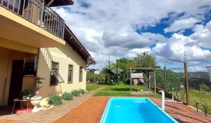 Casa no bairro Santa Rita de 3 quartos, sendo 2 suítes na parte superior