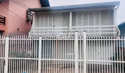 Casa com duas moradias as 150 metros da Rodoviária