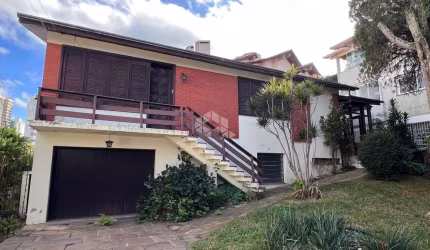 Casa Ampla com três dormitório no bairro Humaitá.