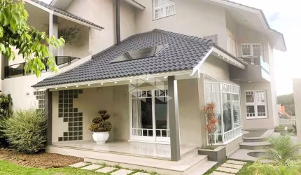 Casa Mobiliada em bairro elegante e bem localizada!