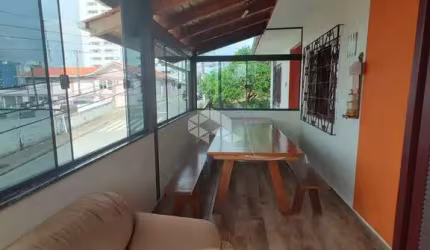 Casa com 03 quartos/dormitórios no bairro Areias, em São José- SC