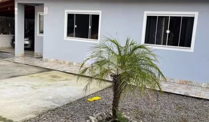 Casa com 03 quartos/dormitórios no bairro Fundos, em Biguaçu/SC