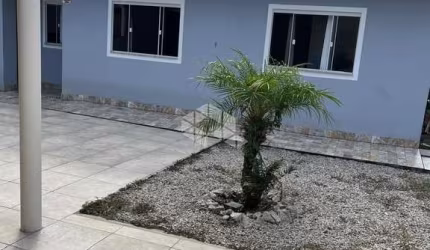 Casa com 03 quartos/dormitórios no bairro Fundos, em Biguaçu/SC