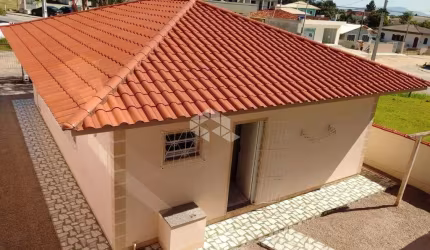 Casa com 03 quartos/dormitórios no bairro Praia de Fora, em Palhoça- SC