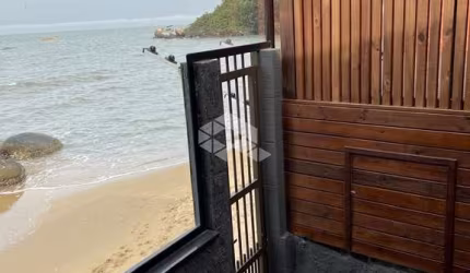 Casa frente ao mar com 4 quartos/dormitórios no bairro São Miguel, em Biguaçu- SC