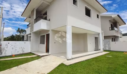 Casa com 3 quartos/dormitórios no bairro Potecas, em São José- SC