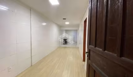Terreno com 3 casas e 1 quitinete no bairro Serraria, em São José- SC