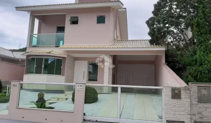 Csa em Condomínio com 4 quartos/dormitórios no bairro Praia de Fora, em Palhoça- SC