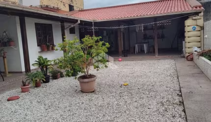 Casa com 3 quartos/dormitórios no bairro Areias, em São José- SC