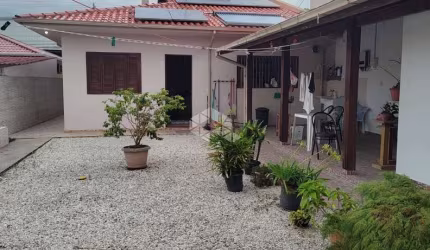 Casa com 3 quartos/dormitórios no bairro Areias, em São José- SC