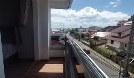 Apartamento com 2 quartos/dormitórios no bairro Serraria, em São José- SC