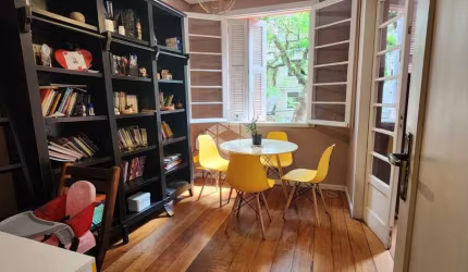 Casa com 4 dormitórios e 3 banheiros, 125 m²