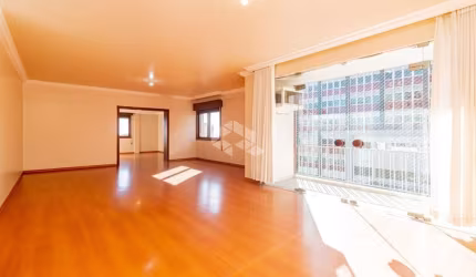 Apartamento 4 dormitórios com box no Moinhos de Ventos