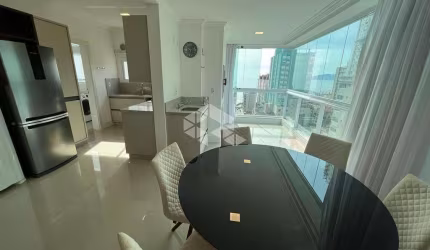 Apartamento mobiliado com três quartos em Meia Praia Itapema SC