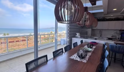 Apartamento duplex com três quartos no Mariscal em Bombinhas SC