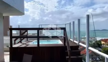 Apartamento duplex com quatro quartos em Quatro Ilhas Bombinhas SC