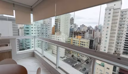 Apartamento mobiliado com três quartos na Meia Praia em Itapema SC