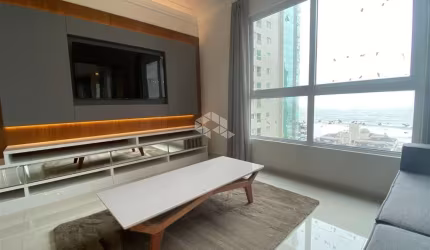 Apartamento mobiliado com três quartos na Meia Praia Itapema SC