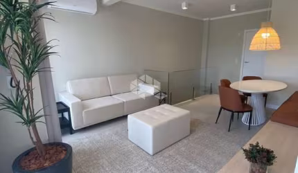 Apartamento duplex com dois quartos vista mar no Mariscal Bombinhas SC
