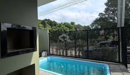 Casa sobrado três quartos  com piscina em Mariscal Bombinhas SC