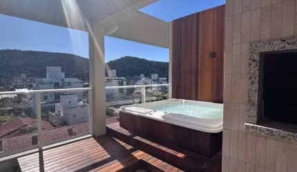 Cobertura Duplex Mobiliada e Decorada apenas 100m da Praia do Mariscal