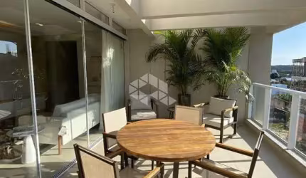 Cobertura Duplex Mobiliada e Decorada apenas 100m da Praia do Mariscal