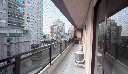 Apartamento três dormitórios na Meia Praia em Itapema SC