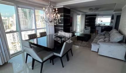 Apartamento com quatro quartos e Vista mar na Meia Praia Itapema SC