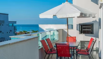 Duplex à venda em Mariscal, Bombinhas, com 3 suítes e vista para o mar