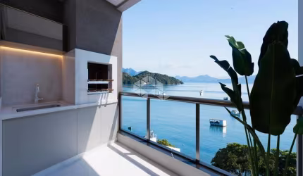 Apartamento com três quartos  Frente Mar