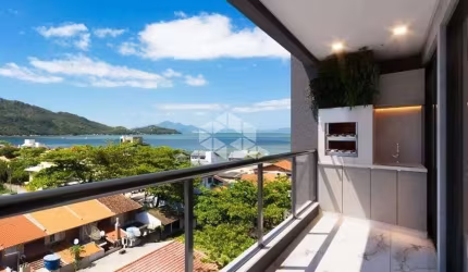 Apartamento Duplex com duas suítes a apenas 50 metros do Mar